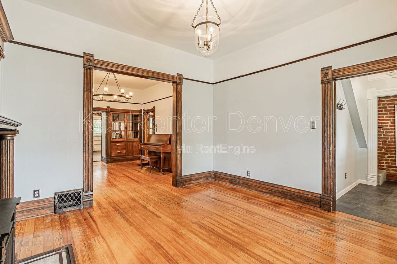 2141 Irving St - Photo 4 of 36