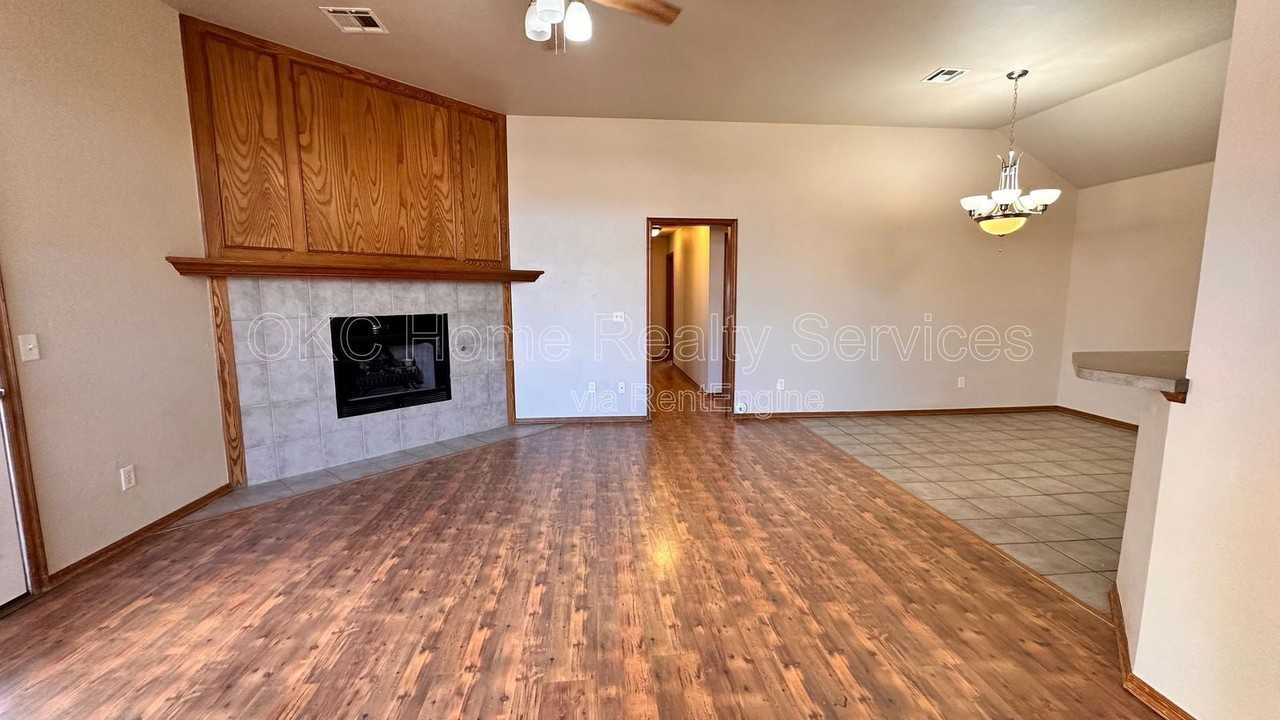 1306 Sw 25th St - Photo 3 of 24