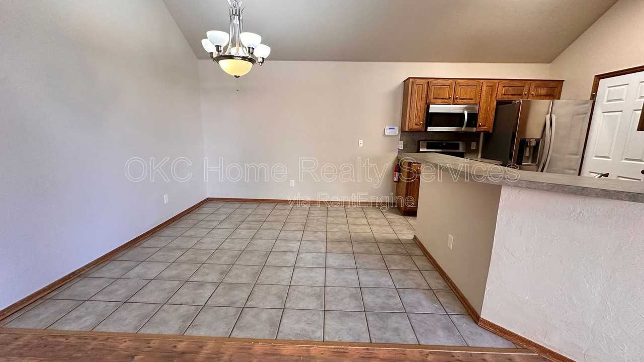 1306 Sw 25th St - Photo 5 of 24