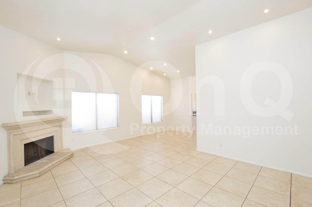 2631 W Hearn Rd - Photo 7 of 19