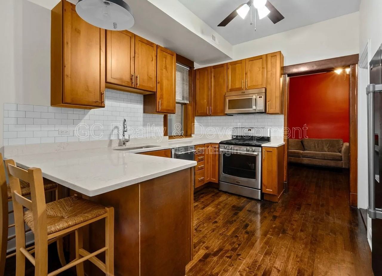 4923 S Vincennes Ave #2 - Photo 3 of 11