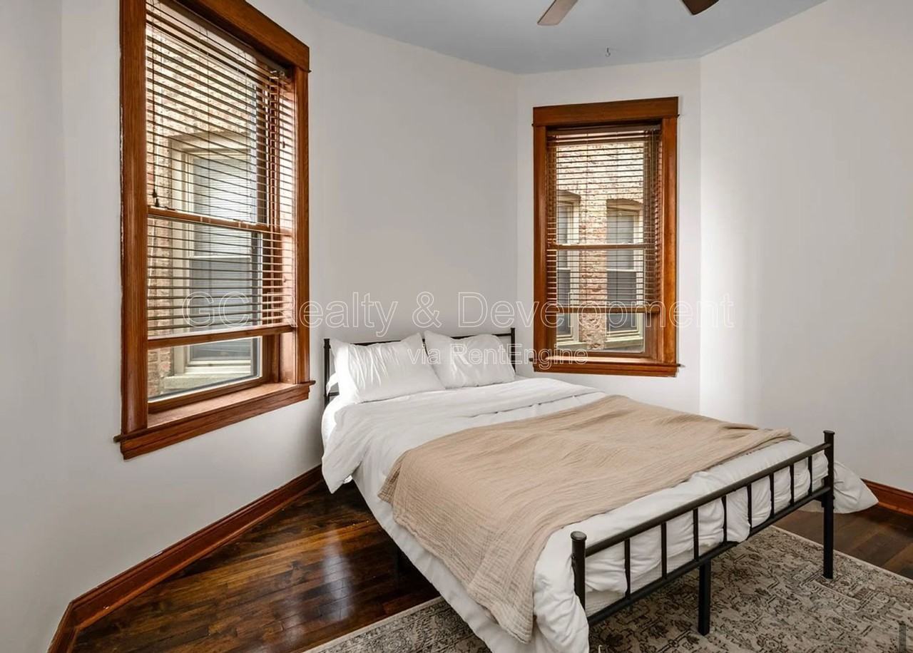 4923 S Vincennes Ave #2 - Photo 7 of 11