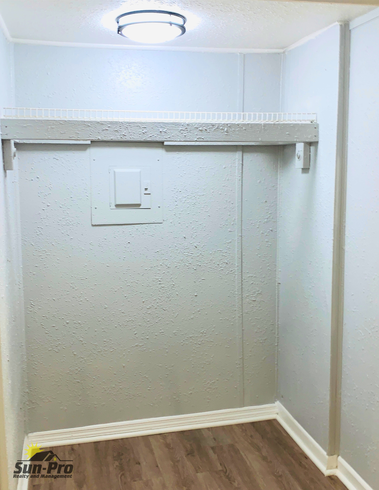 218 N Oleander Ave #2 - Photo 4 of 10