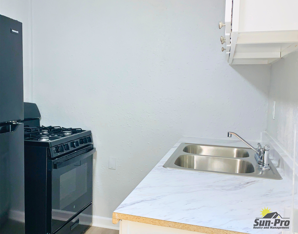 218 N Oleander Ave #2 - Photo 6 of 10