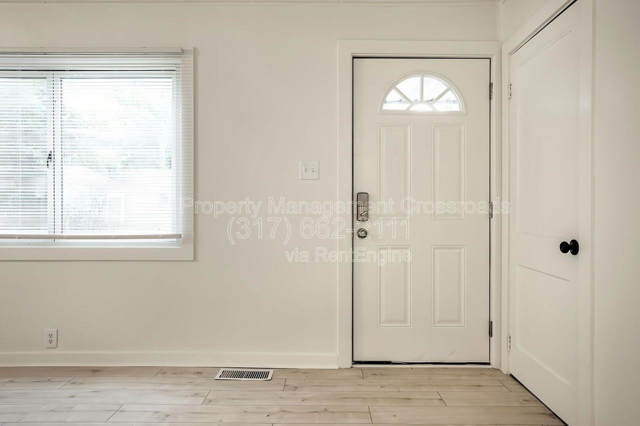 3332 Wallace Ave - Photo 5 of 33