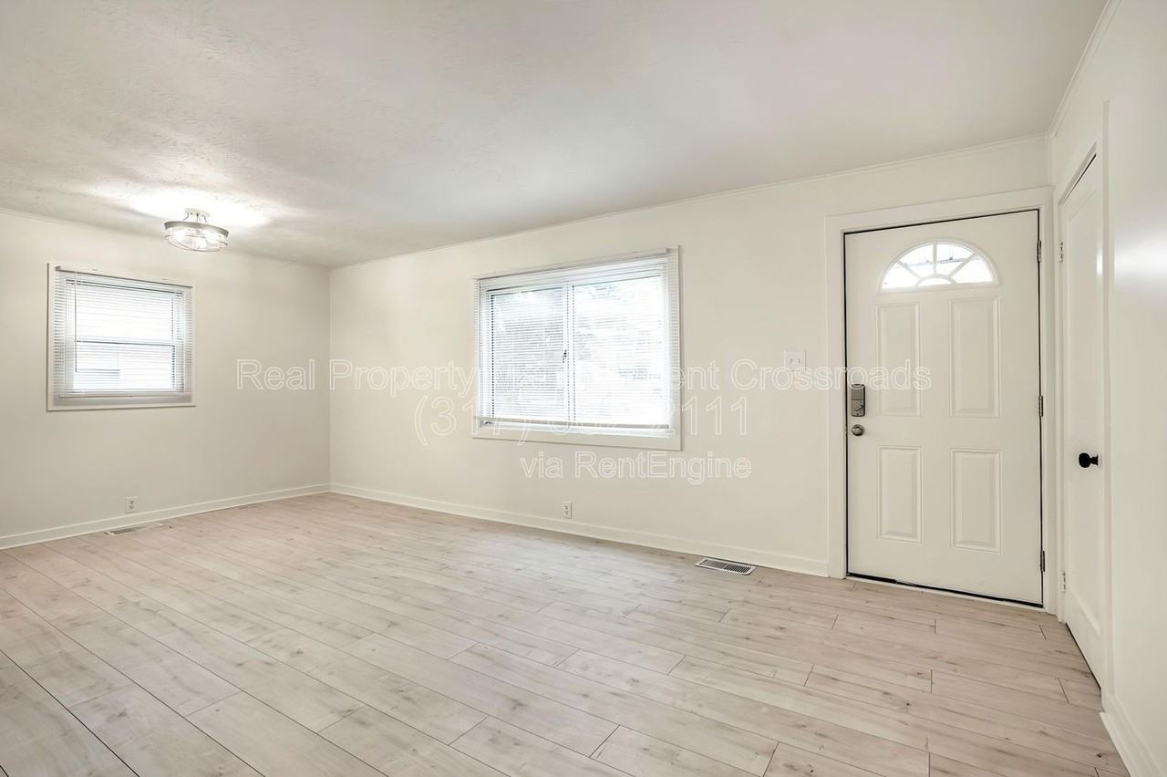 3332 Wallace Ave - Photo 7 of 33