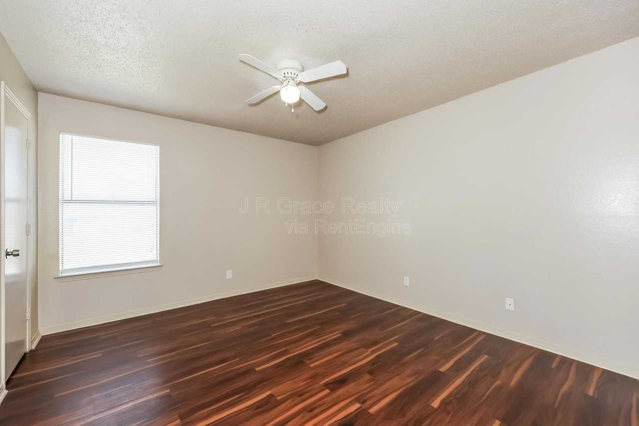 5931 Shadydell Dr - Photo 3 of 15