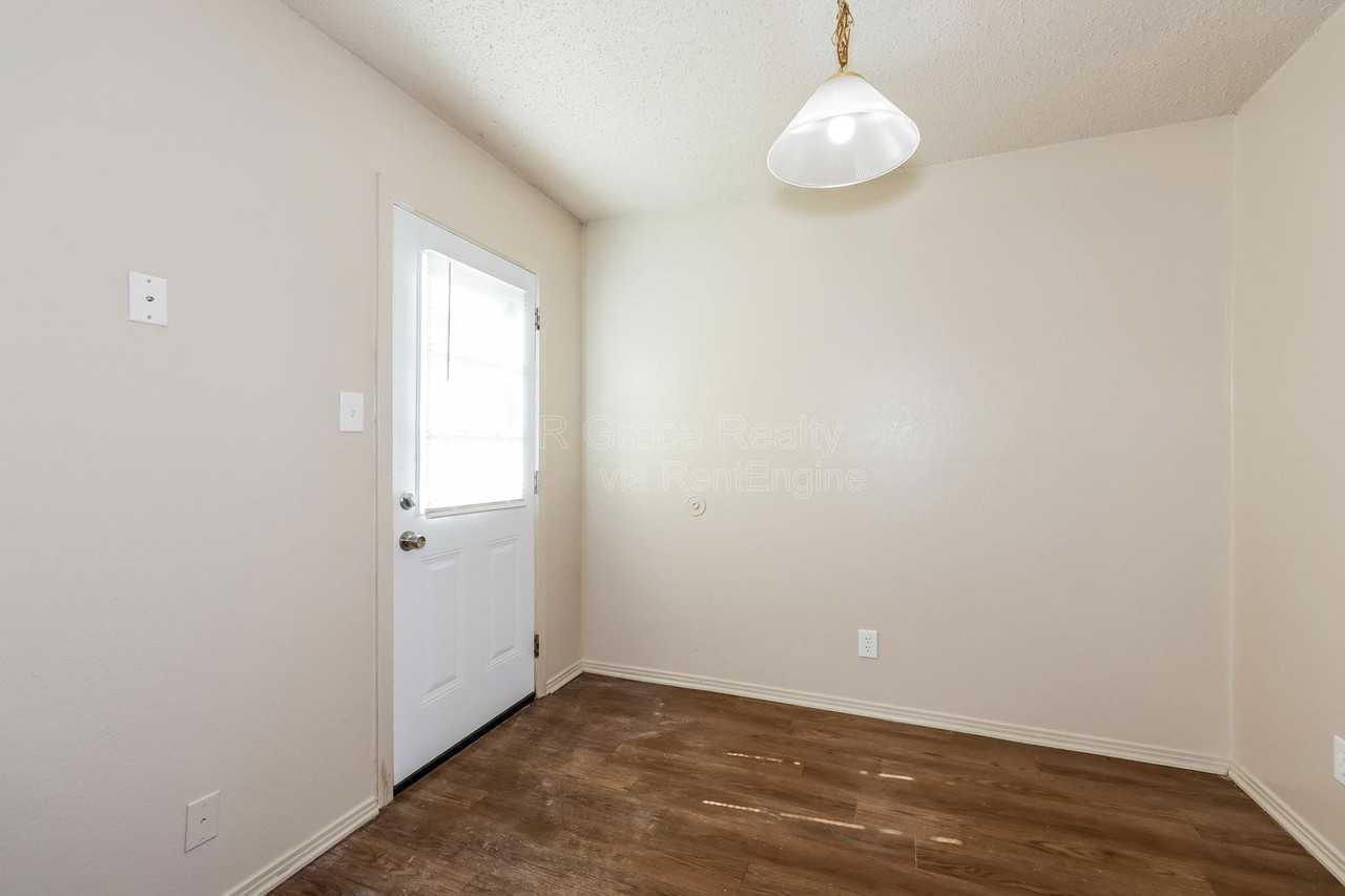 5931 Shadydell Dr - Photo 6 of 15