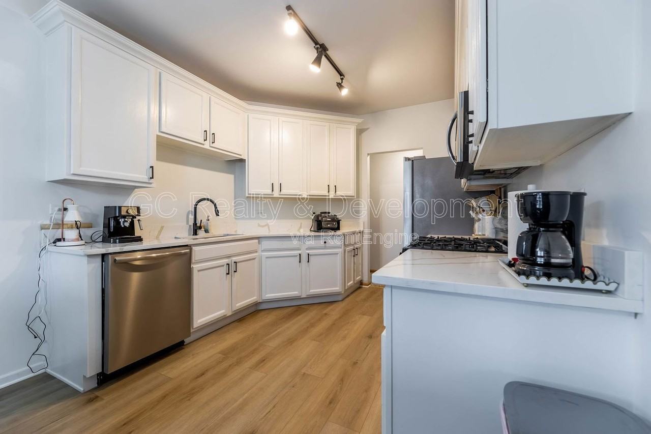 1636 Fredericksburg Ln - Photo 6 of 19