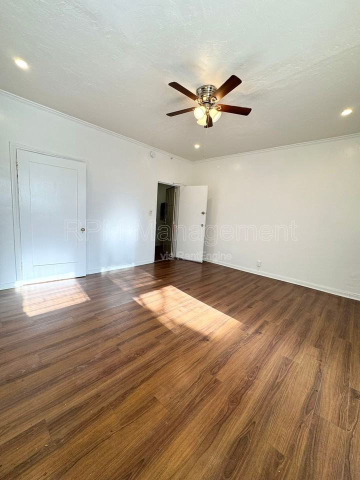 1101 S Norton Ave #208 - Photo 2 of 10