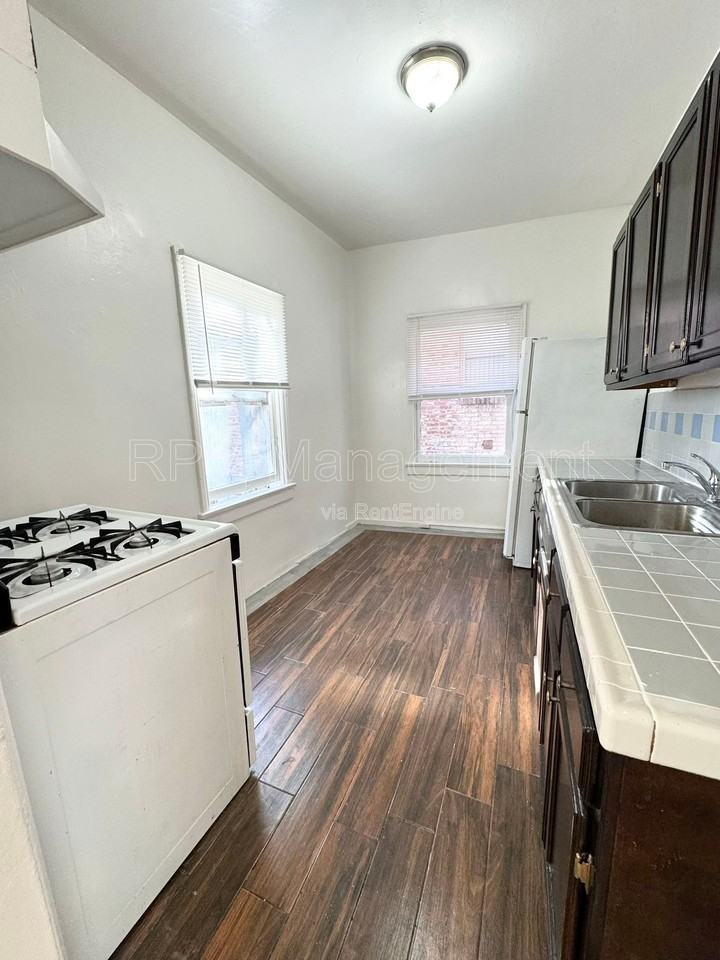 1101 S Norton Ave #208 - Photo 3 of 10