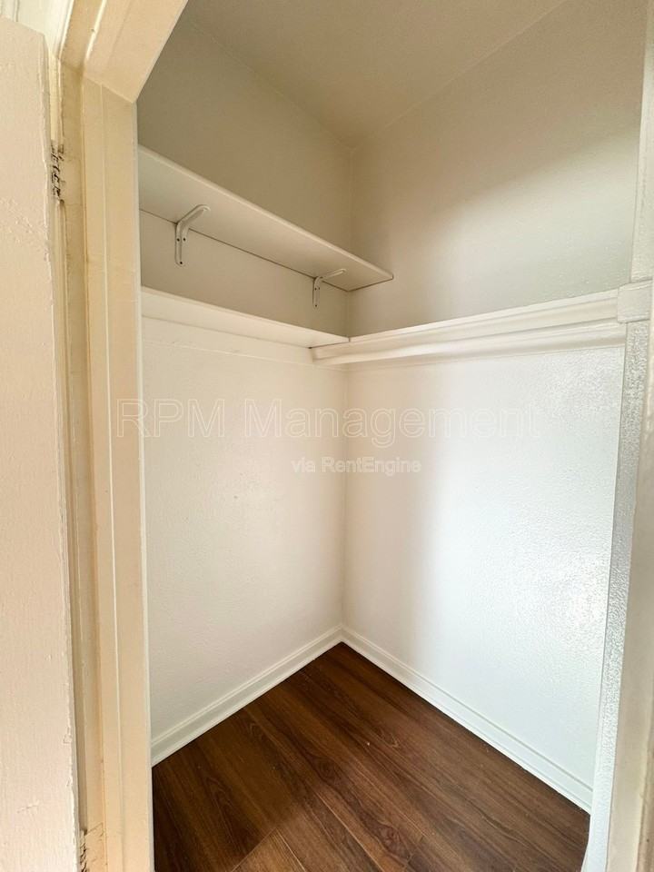 1101 S Norton Ave #208 - Photo 5 of 10