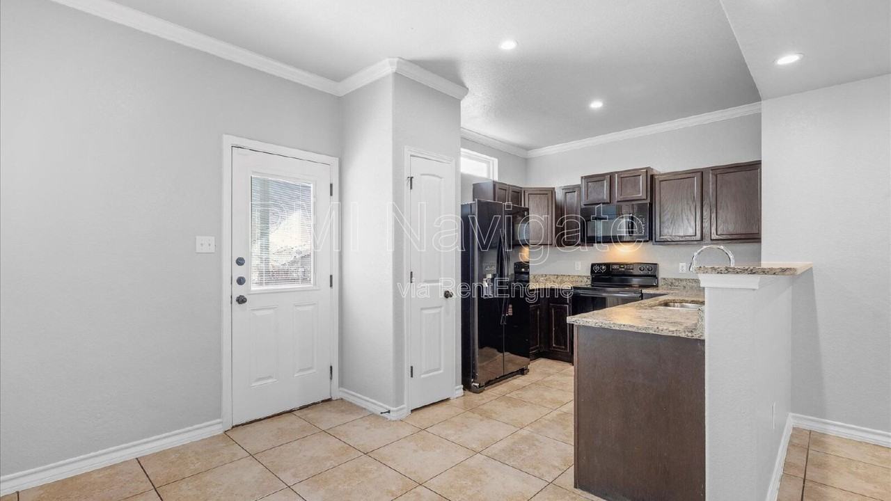 6962 Lakeview Dr #101 - Photo 3 of 16