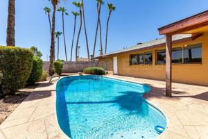 featured image of 4013 S Hazelton Ln