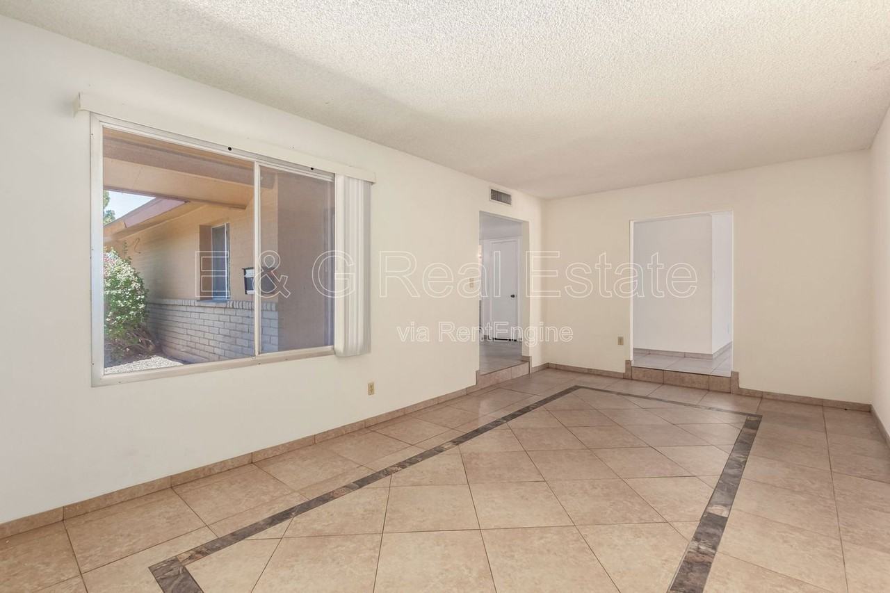 4013 S Hazelton Ln - Photo 5 of 27