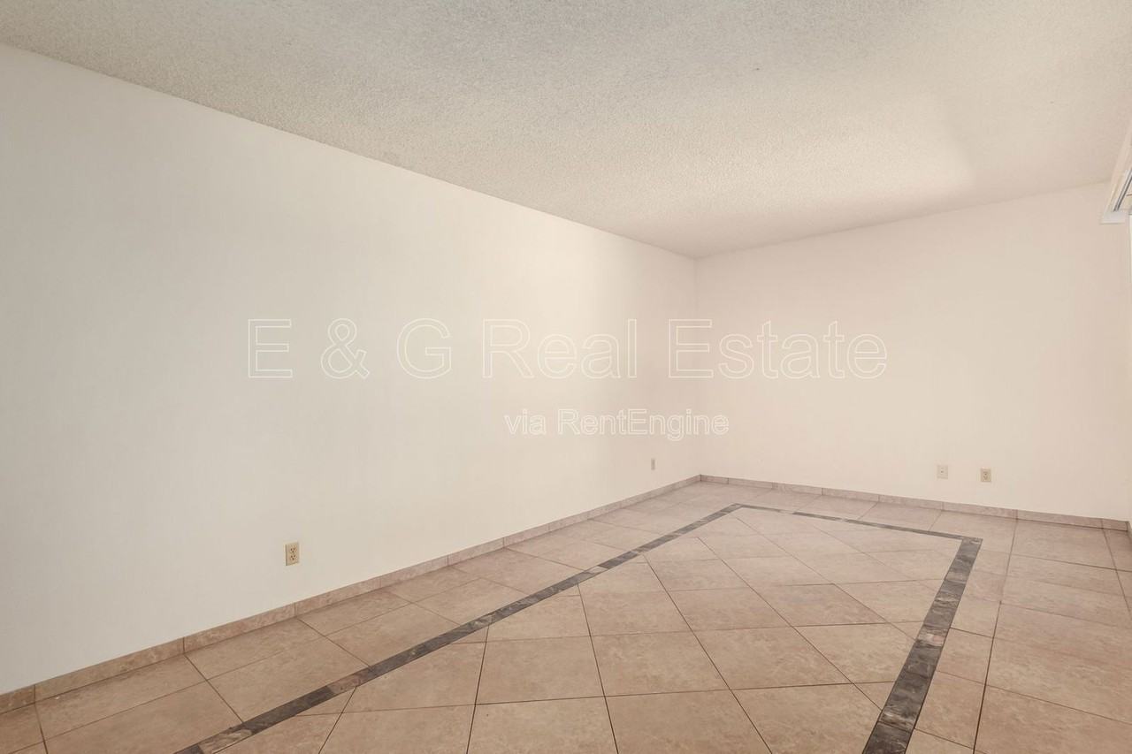 4013 S Hazelton Ln - Photo 6 of 27