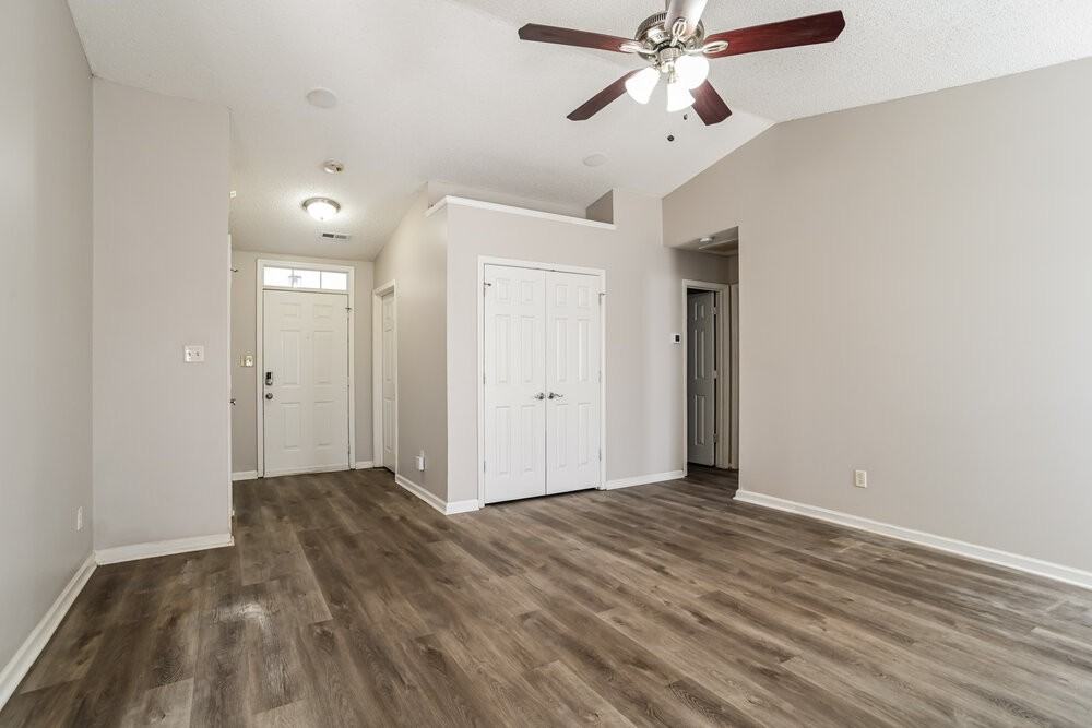 1610 Royal Tree Ct - Photo 3 of 16