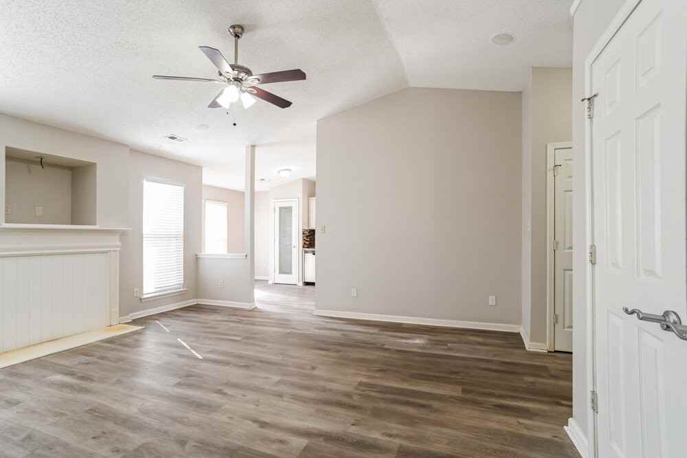 1610 Royal Tree Ct - Photo 4 of 16