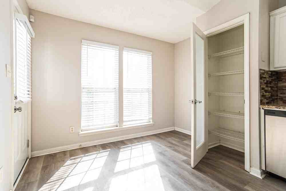 1610 Royal Tree Ct - Photo 5 of 16