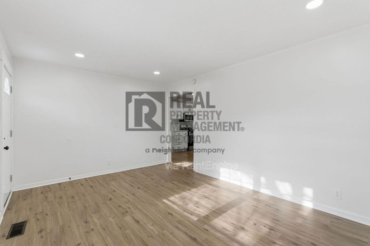 1527 Cherry Tree Dr - Photo 4 of 23