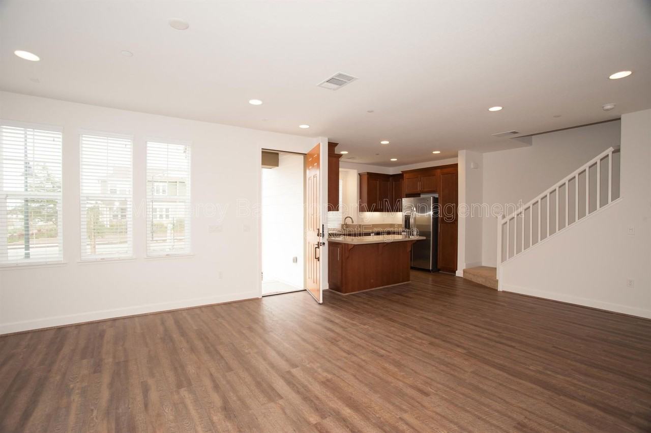 202 9th St - Photo 4 of 19