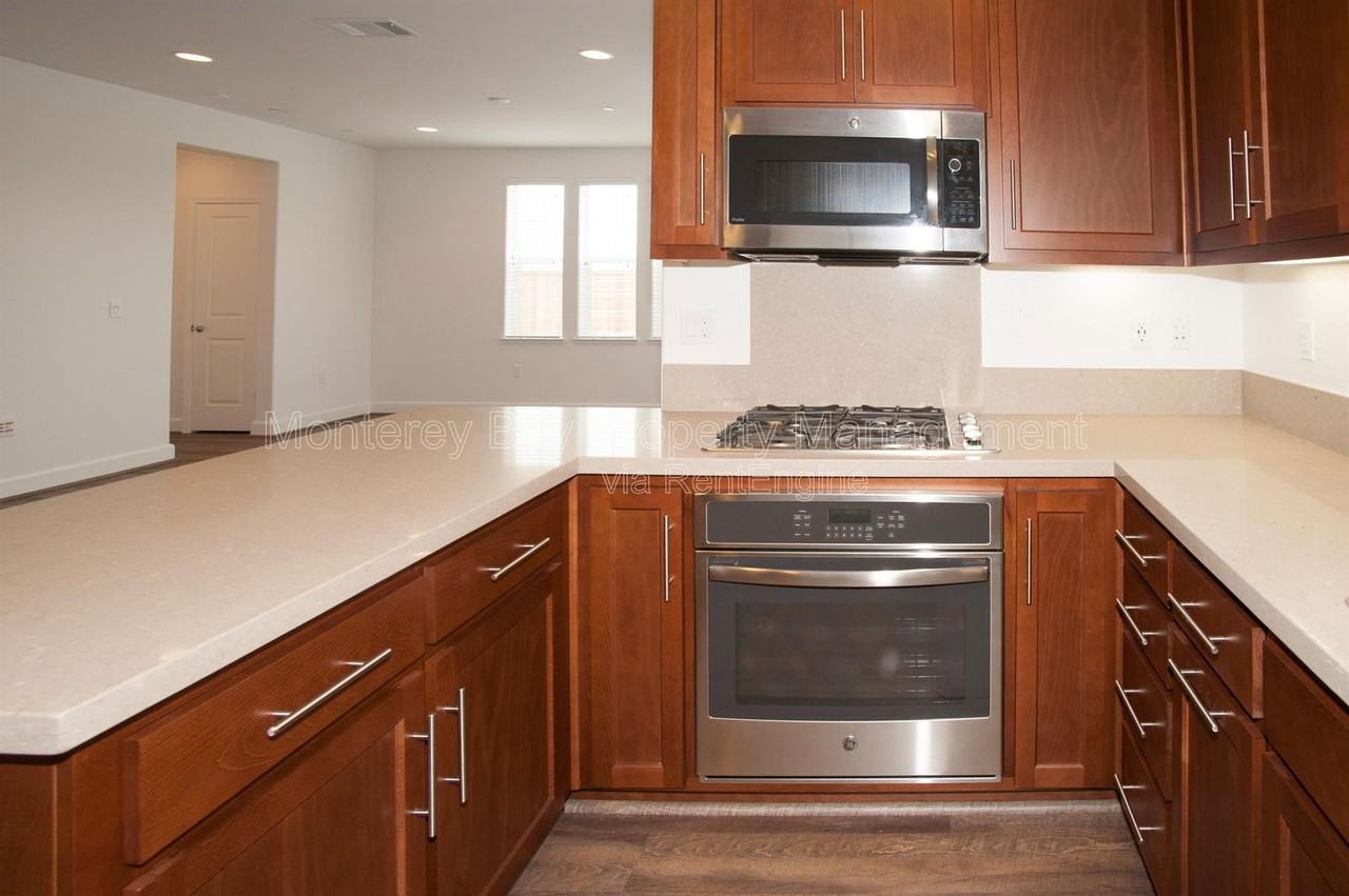 202 9th St - Photo 6 of 19