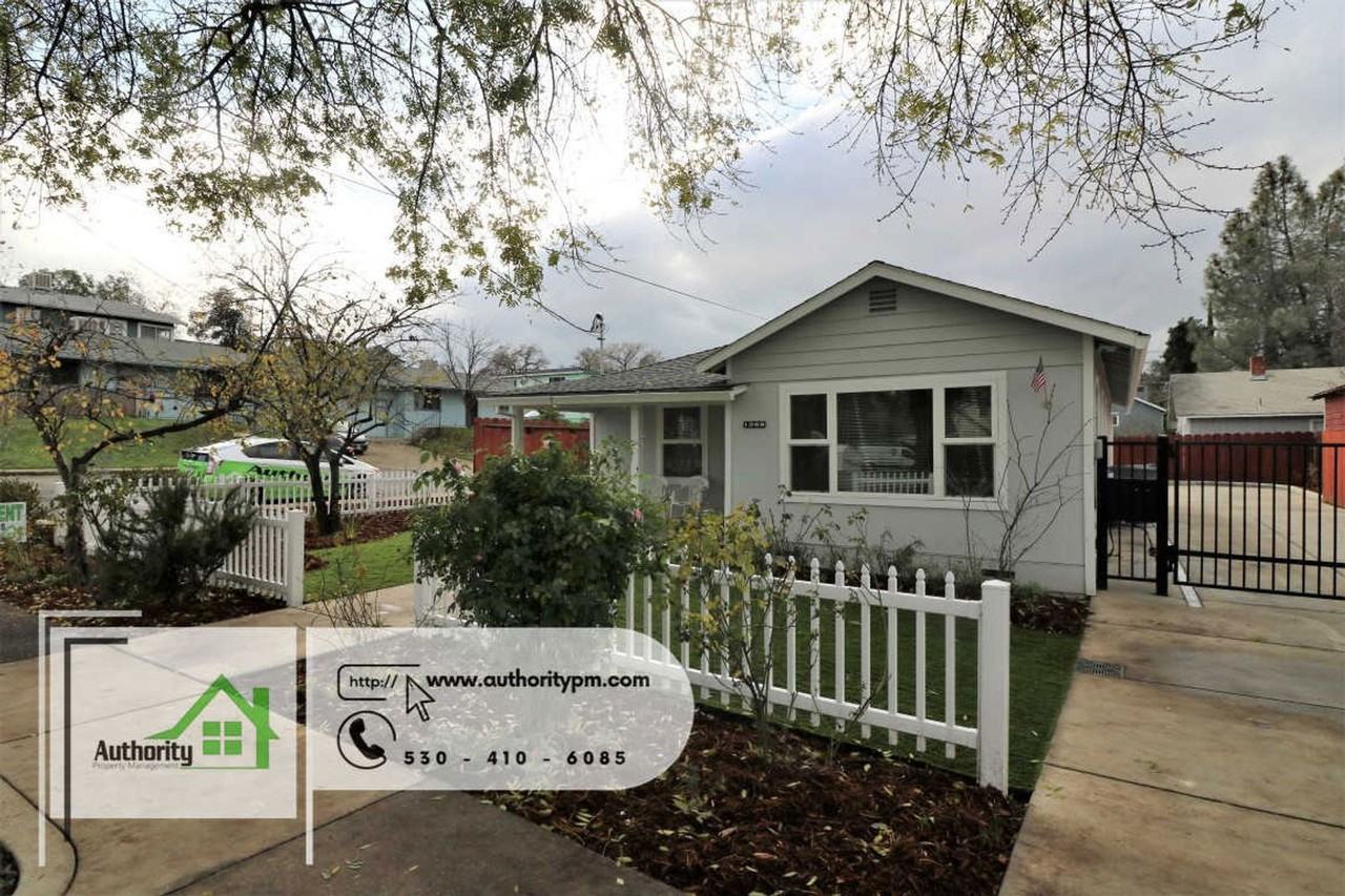 1366 Magnolia Ave - Photo 2 of 23