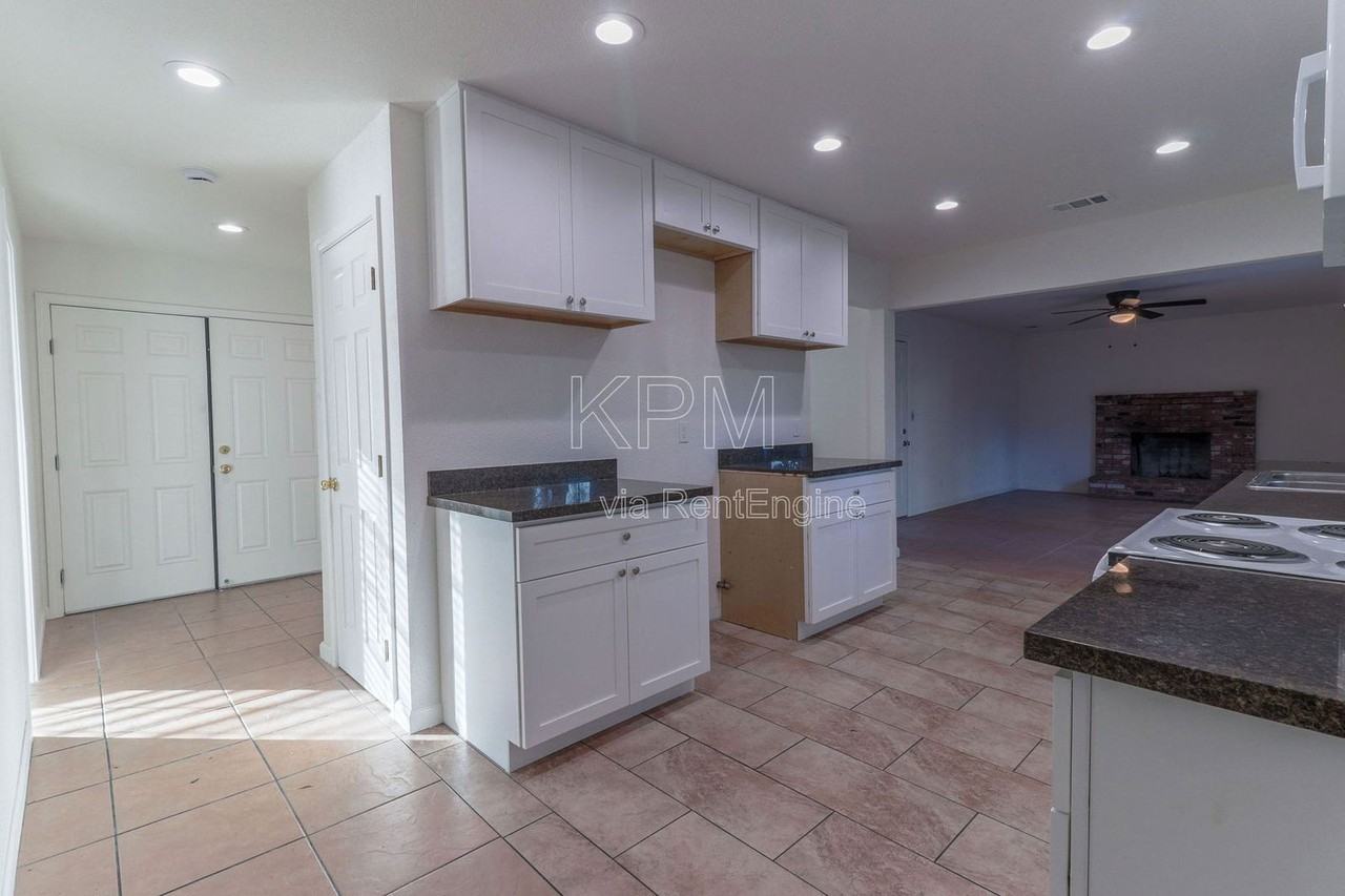 7102 Richland Way - Photo 7 of 27