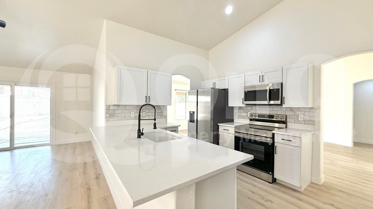 510 W Amoroso Dr - Photo 4 of 27