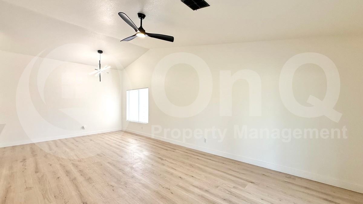 510 W Amoroso Dr - Photo 7 of 27