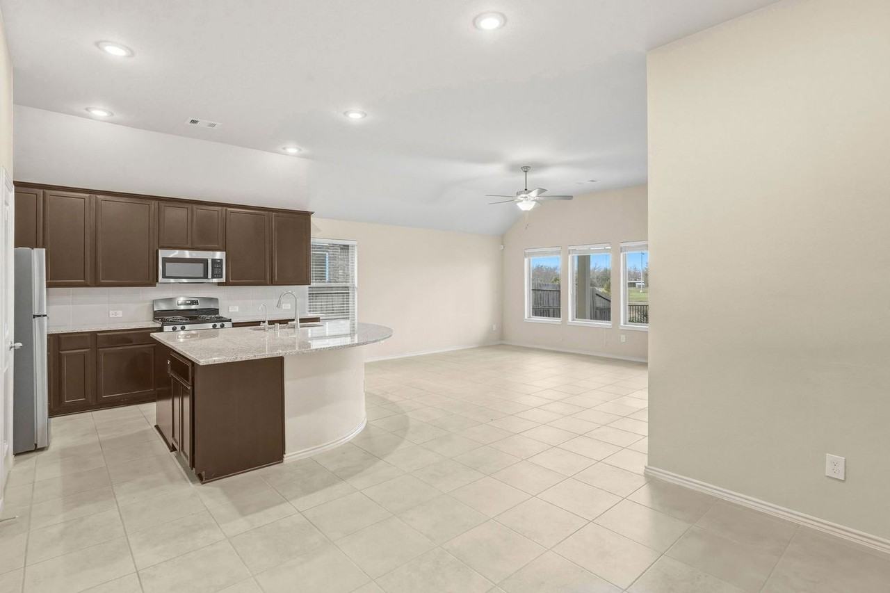 1322 Wild Mustang Trl - Photo 4 of 25