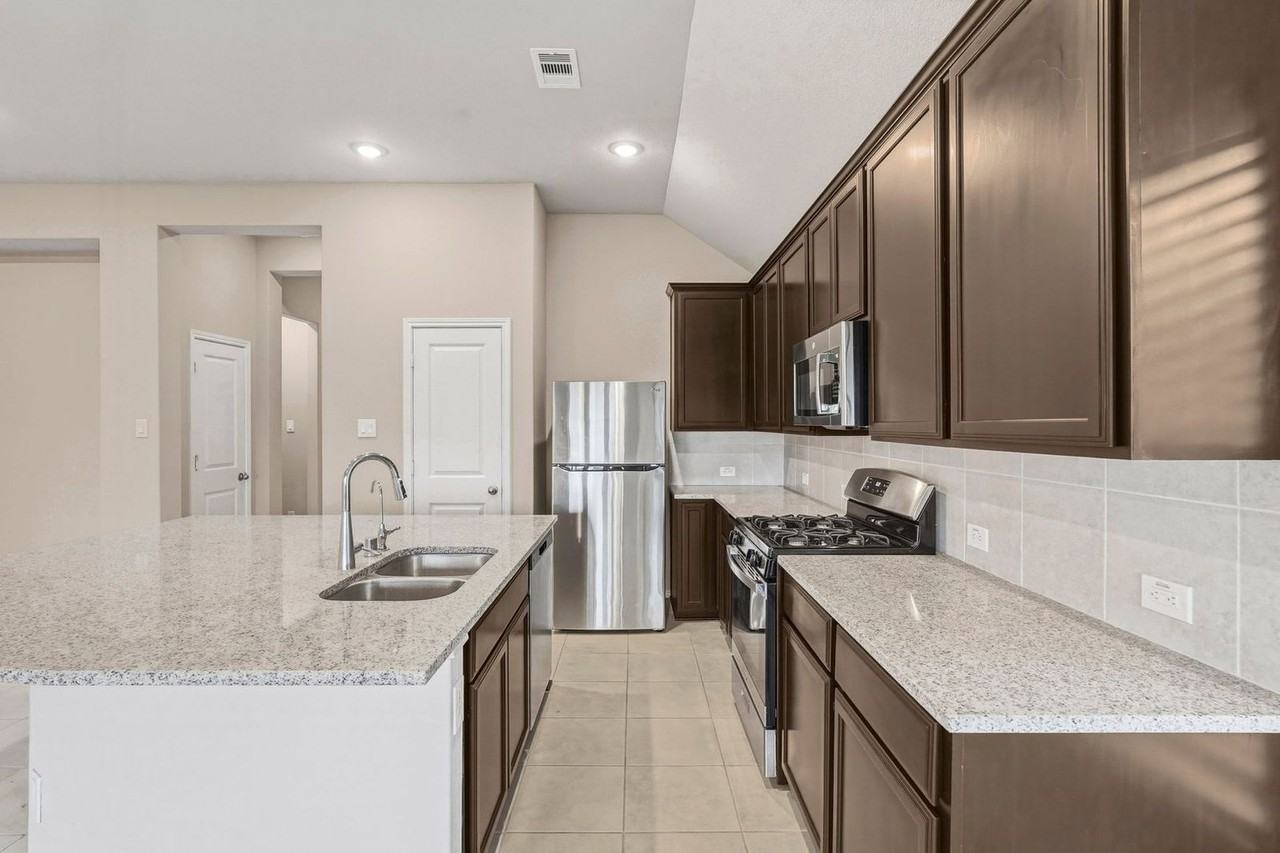 1322 Wild Mustang Trl - Photo 7 of 25