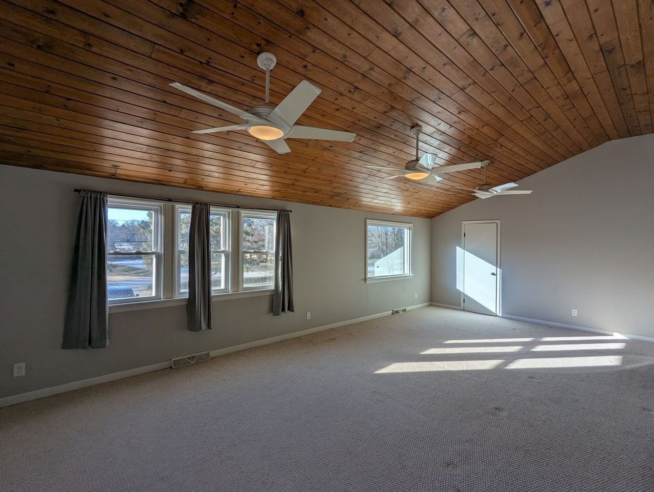 W136N7084 Claas Rd - Photo 2 of 9