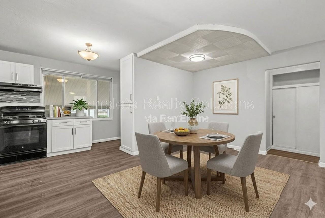 2234 Berwyn Dr - Photo 3 of 34