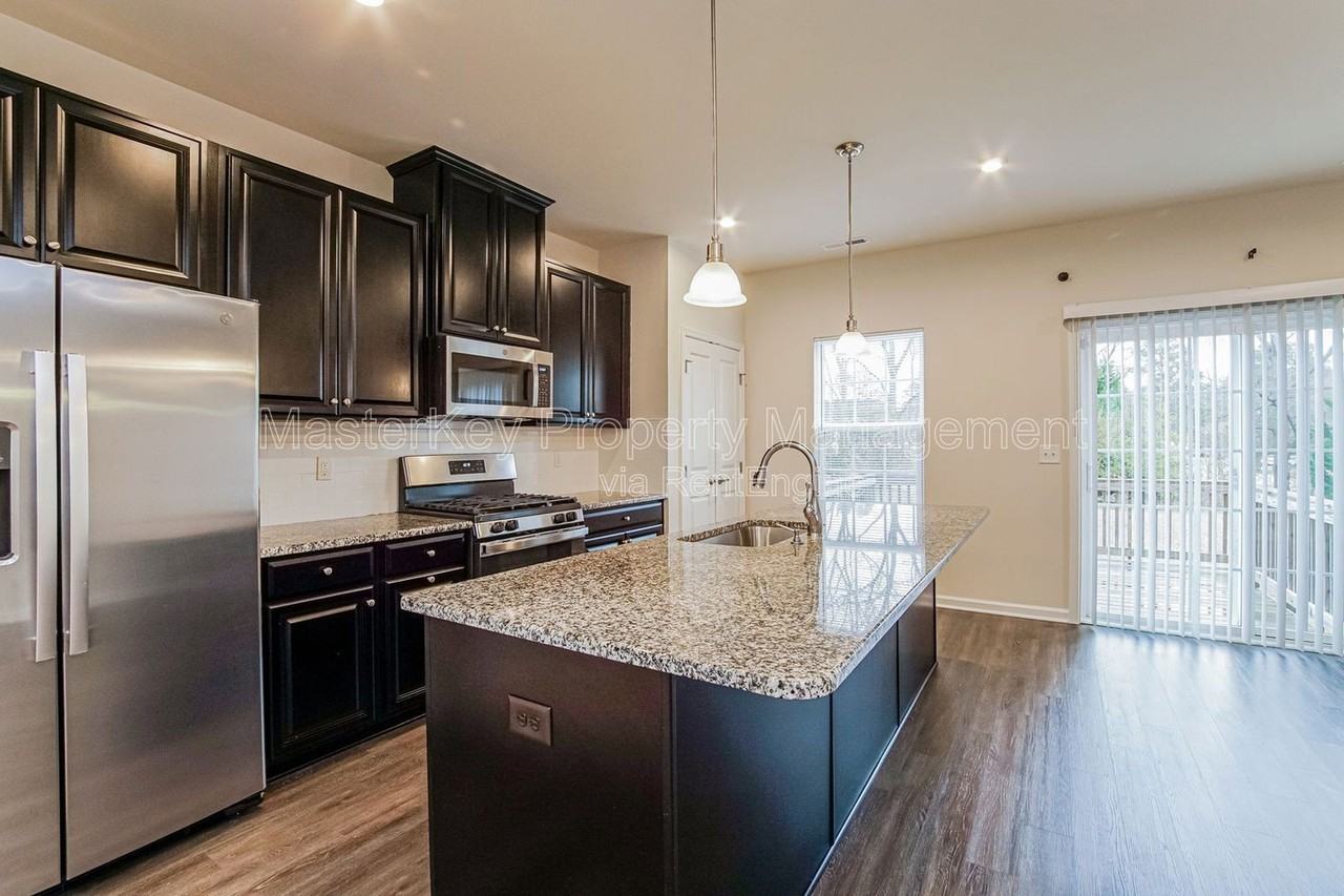 945 Arnold Place Dr - Photo 4 of 29