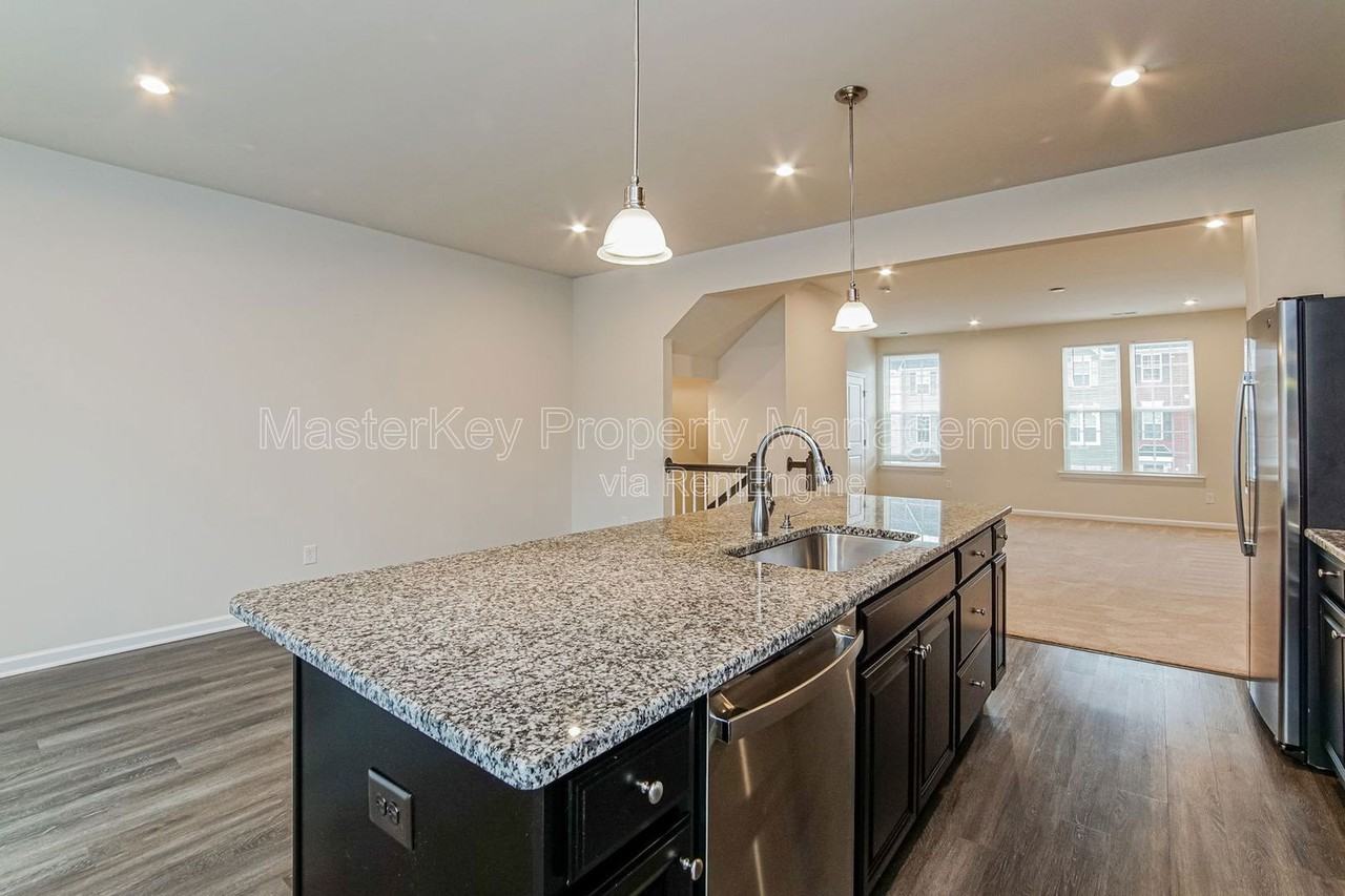 945 Arnold Place Dr - Photo 6 of 29