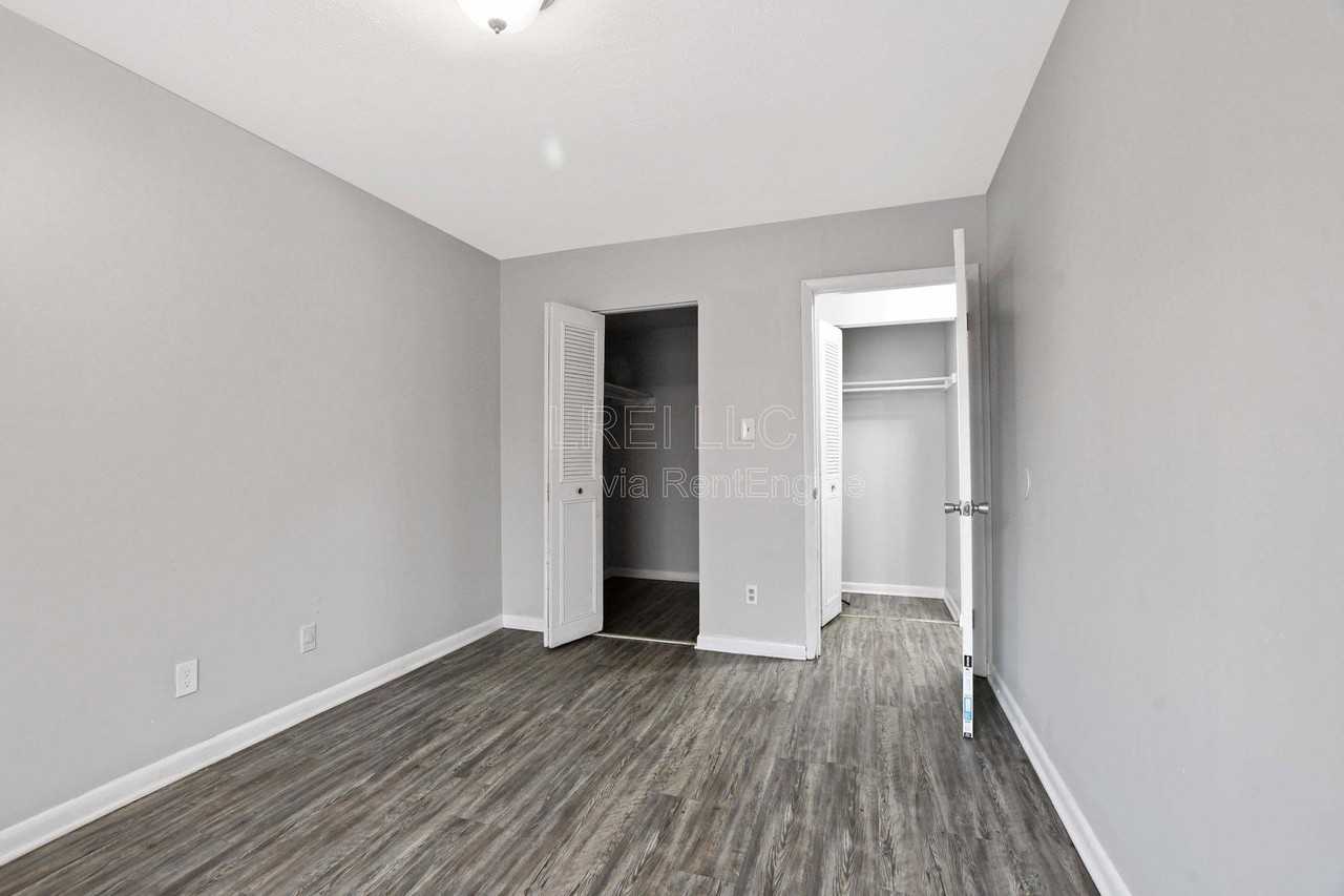 110 Poplar Level Ct #110 - Photo 3 of 8
