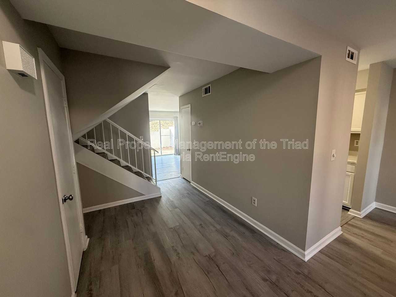 2425 Tantelon Pl - Photo 2 of 22