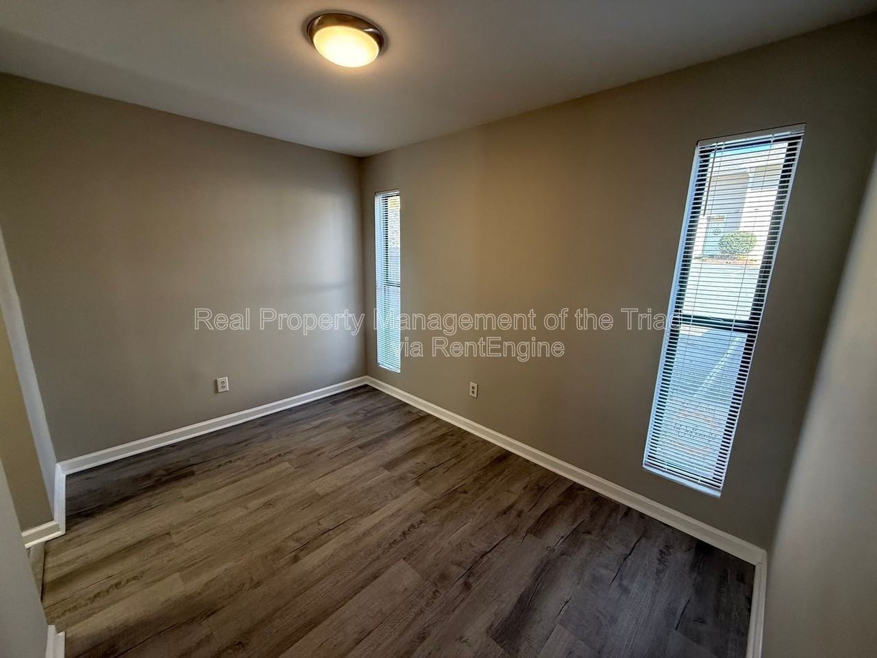 2425 Tantelon Pl - Photo 3 of 22