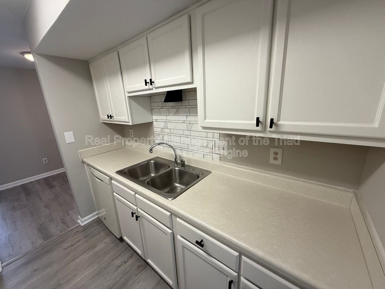 2425 Tantelon Pl - Photo 5 of 22