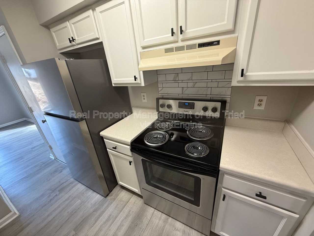 2425 Tantelon Pl - Photo 6 of 22