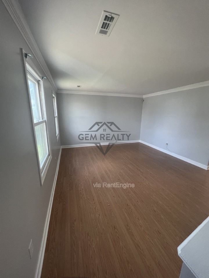 5253 Daffodil Dr - Photo 3 of 31