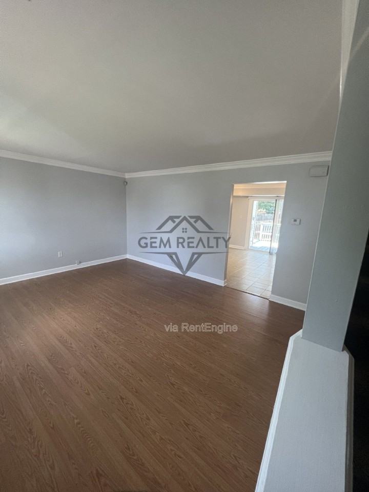 5253 Daffodil Dr - Photo 4 of 31