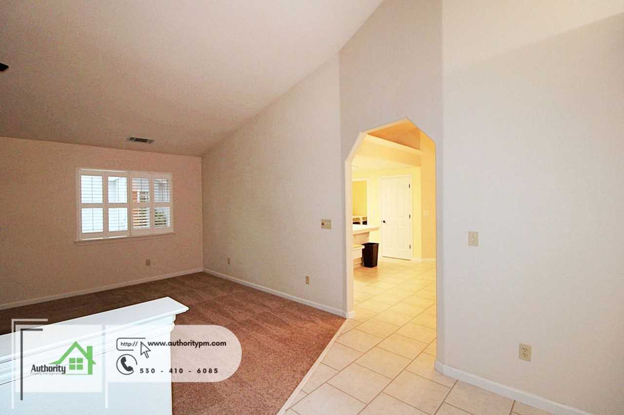 1720 Capistrano Walk - Photo 4 of 28