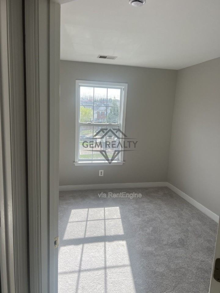 3316 Broker Ln - Photo 4 of 50