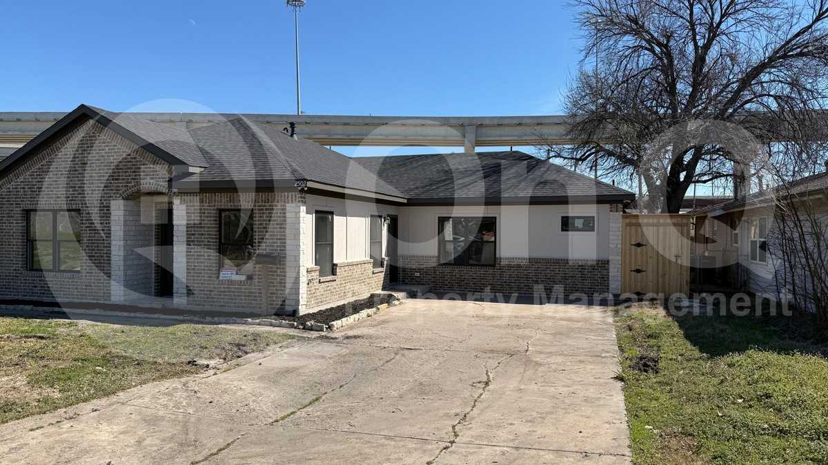 2502 Rosewood Dr - Photo 2 of 24