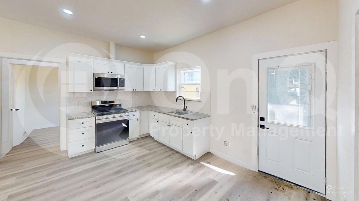 2502 Rosewood Dr - Photo 4 of 24