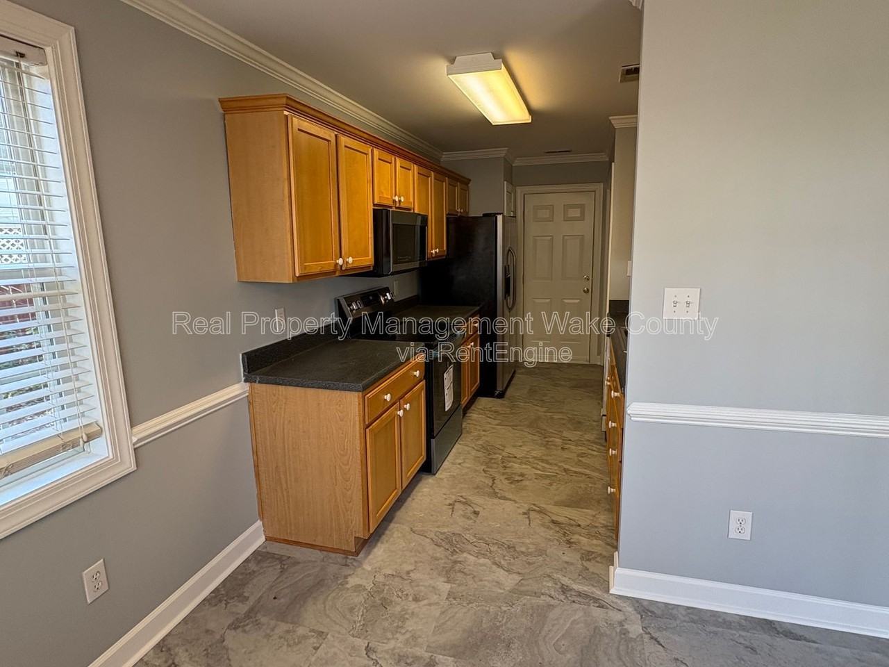 828 Shackleton Rd - Photo 5 of 27