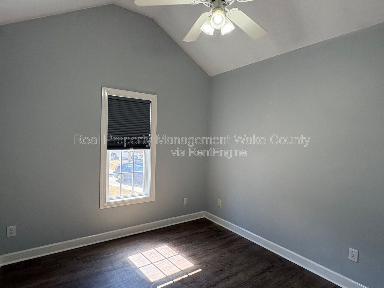 828 Shackleton Rd - Photo 7 of 27