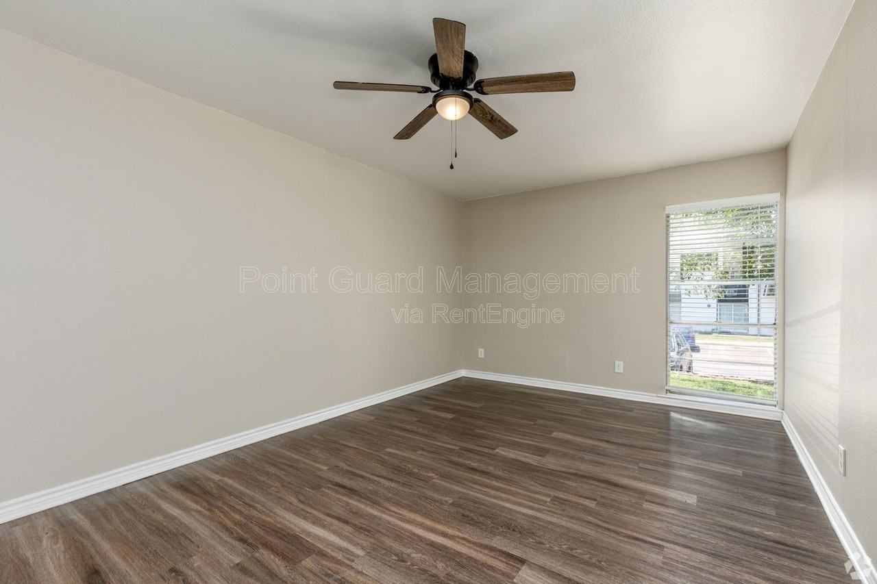 4592 W Kiest Blvd #2107 - Photo 6 of 15